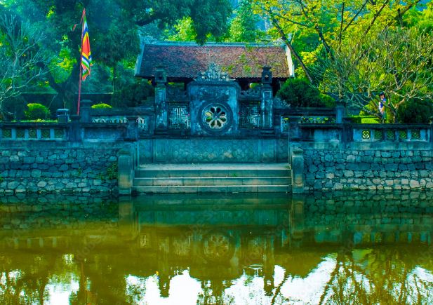 Dinh-Tien-Hoang-temple-Ninh-Binh-Vietnam-2